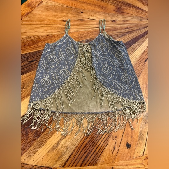 Gimmicks BKE tank with crochet fringe - Picture 2 of 4